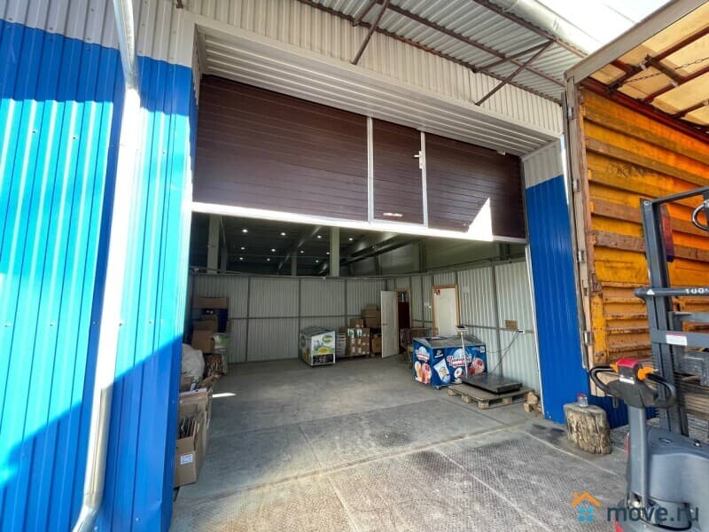 нежилое здание, 1080 м²