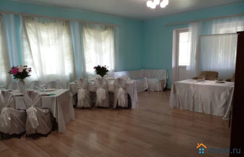 коттедж, 400 м²