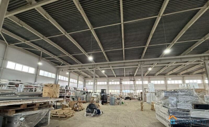 склад, 12340 м&sup2;