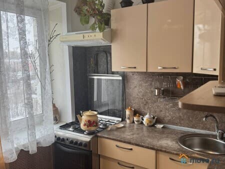 Продается 3-комнатная квартира, 51 м&sup2;, Челябинск, улица Воровского, 17б