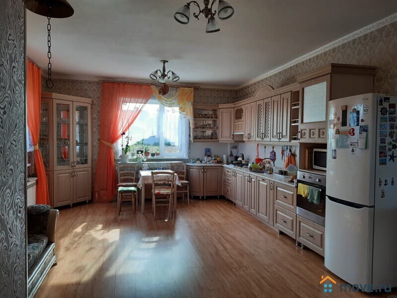 дом, 200 м&sup2;