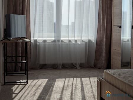 Сдаем 1-комнатную квартиру, 35 м&sup2;, Симферополь, Проспект Александра Суворова, 103