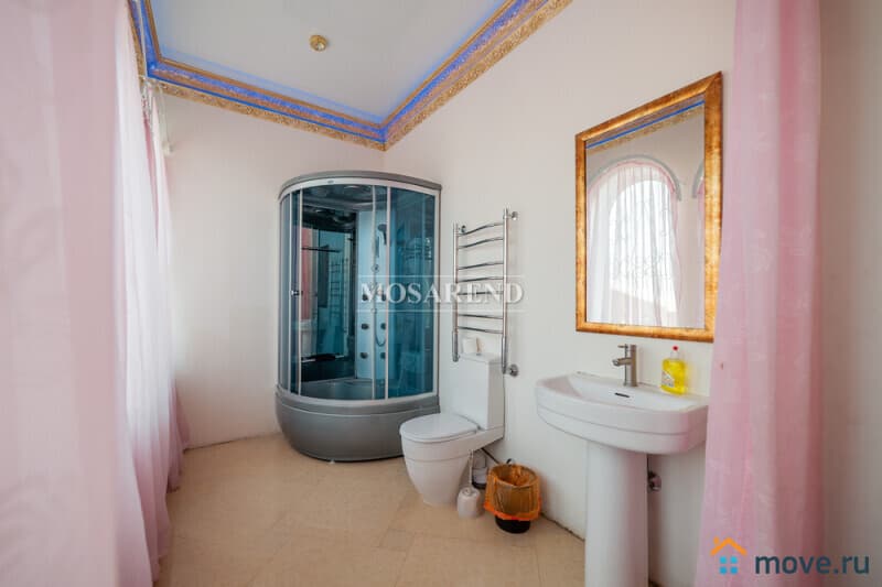 коттедж, 1300 м&sup2;