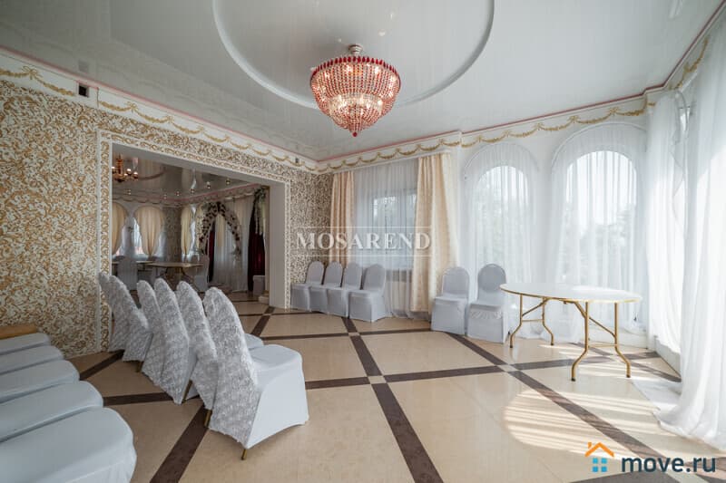 коттедж, 1300 м&sup2;