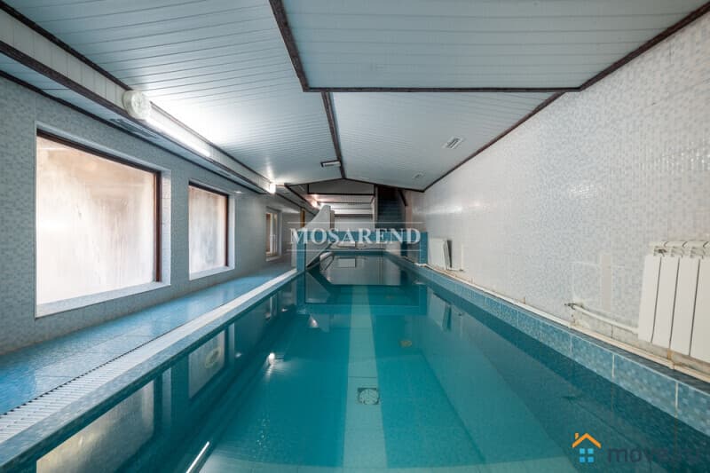 коттедж, 1300 м&sup2;