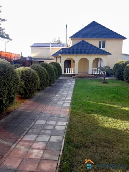 коттедж, 600 м&sup2;