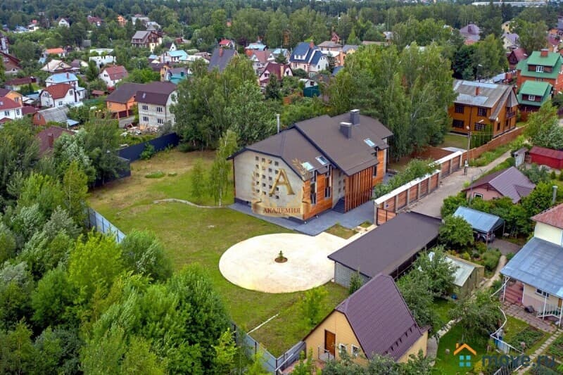 коттедж, 750 м&sup2;