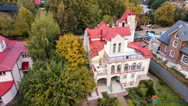 коттедж, 600 м&sup2;