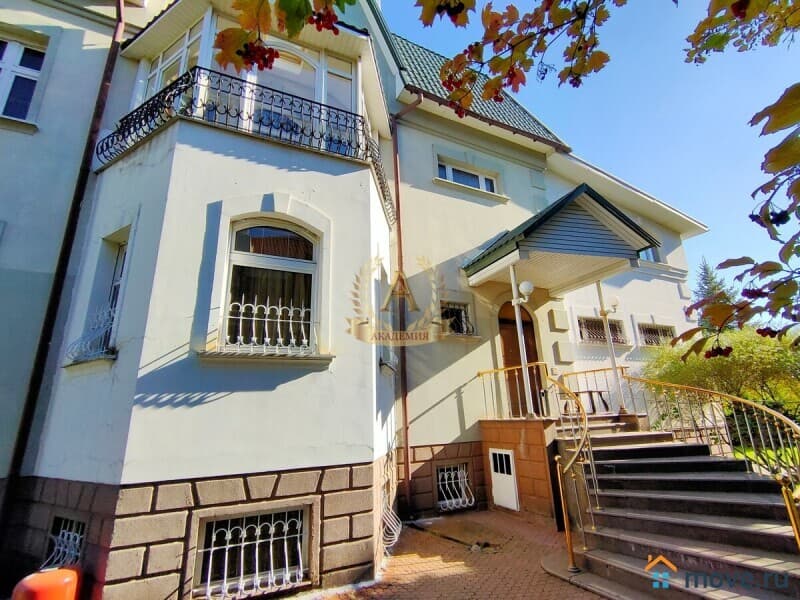 коттедж, 1500 м&sup2;