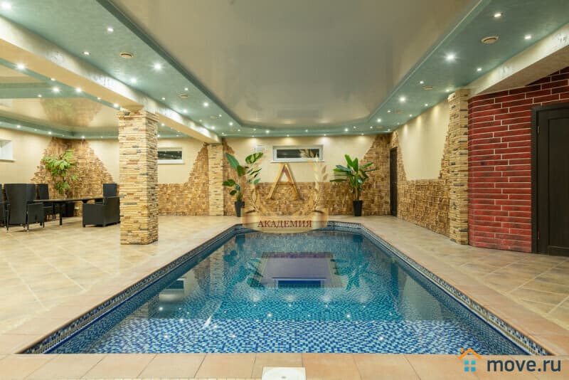 коттедж, 1300 м&sup2;