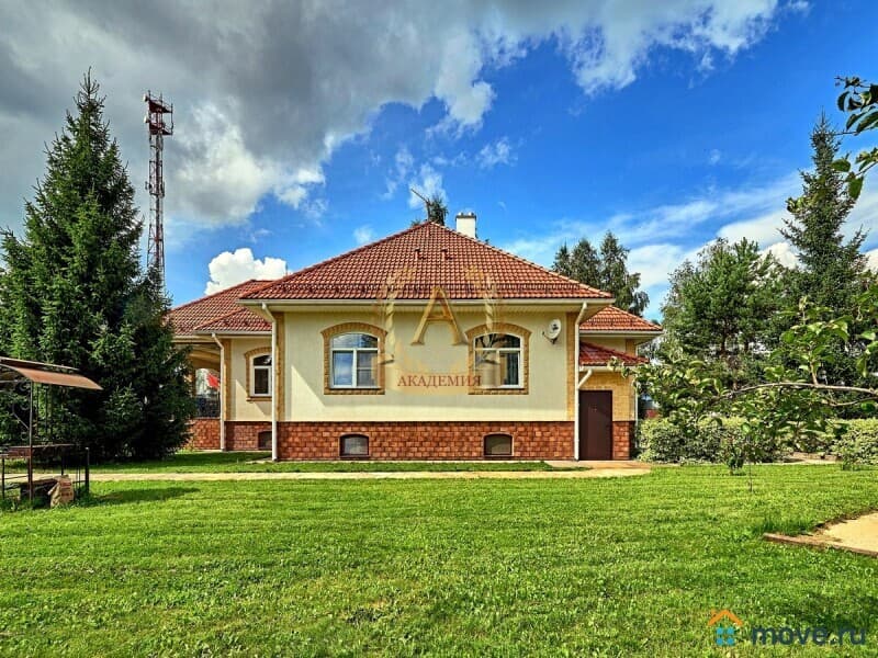 коттедж, 700 м&sup2;