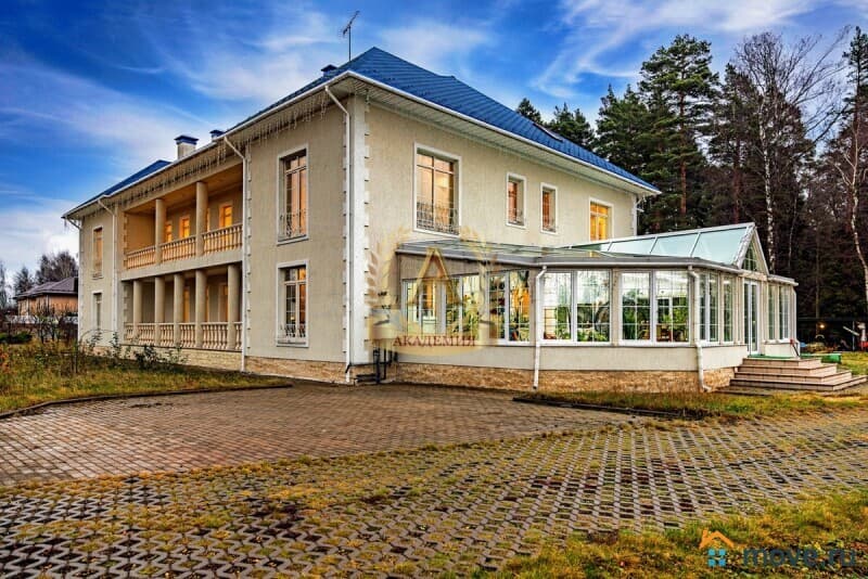 коттедж, 800 м&sup2;