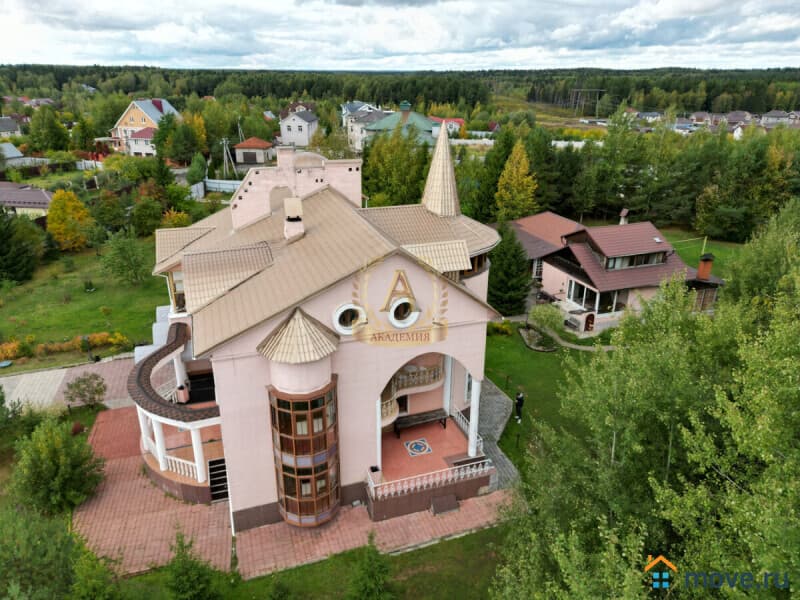 коттедж, 500 м&sup2;
