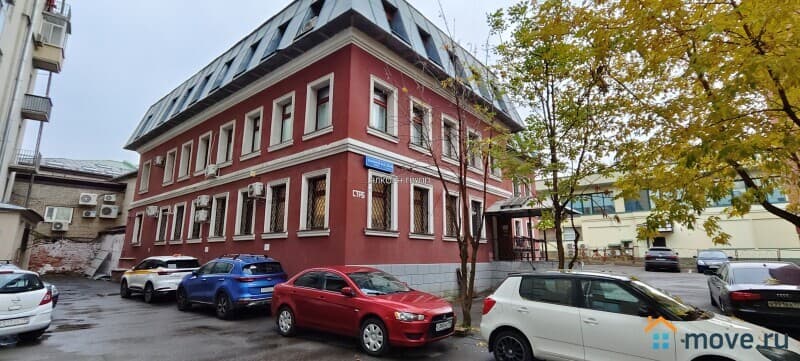 нежилое здание, 1800 м&sup2;